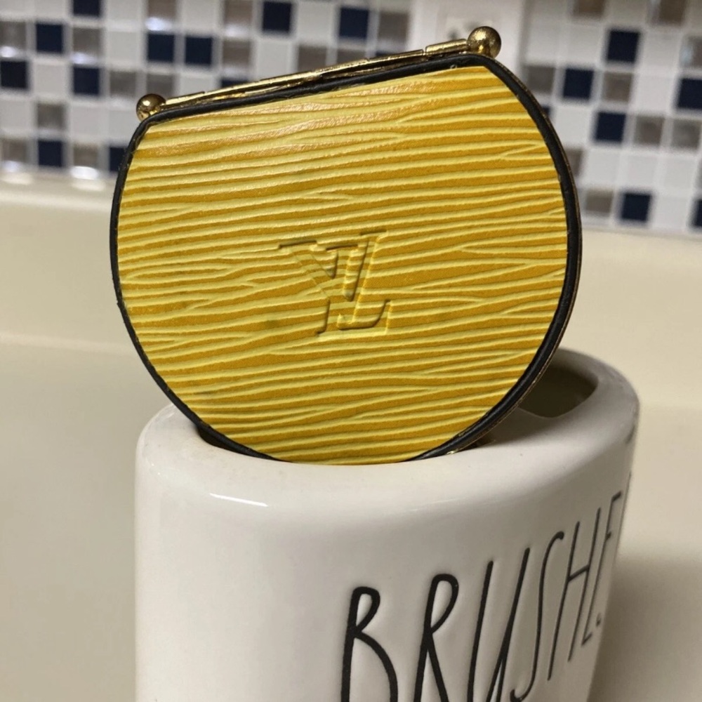 Rare Vintage Louis Vuitton Yellow Epi Kiss Lock Semi Round Pocket Purse Mirror